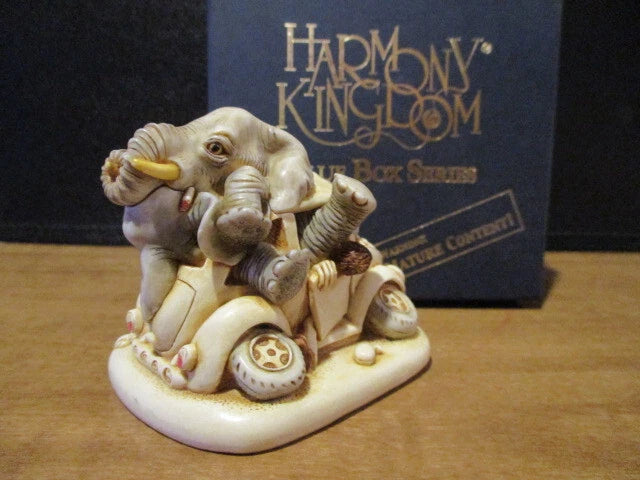 2004 Harmony Kingdom Heavy Petting Box Figurine Signed 1692/2500