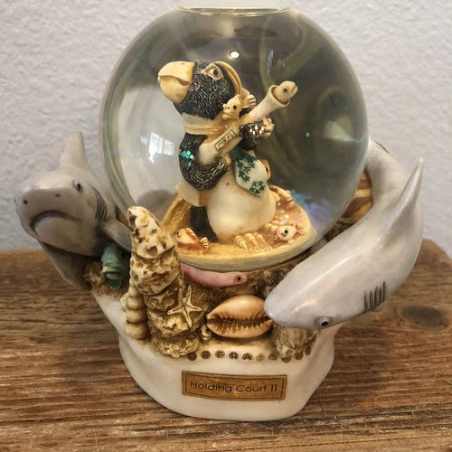 Harmony Kingdom Holding Court II Snow Globe Water Globe RW01MU