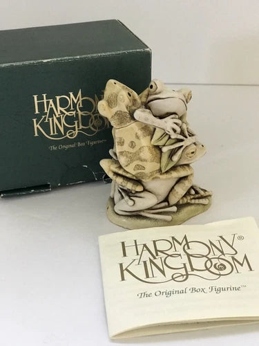 Harmony Kingdom Menage A Trois Frogs TJFR3