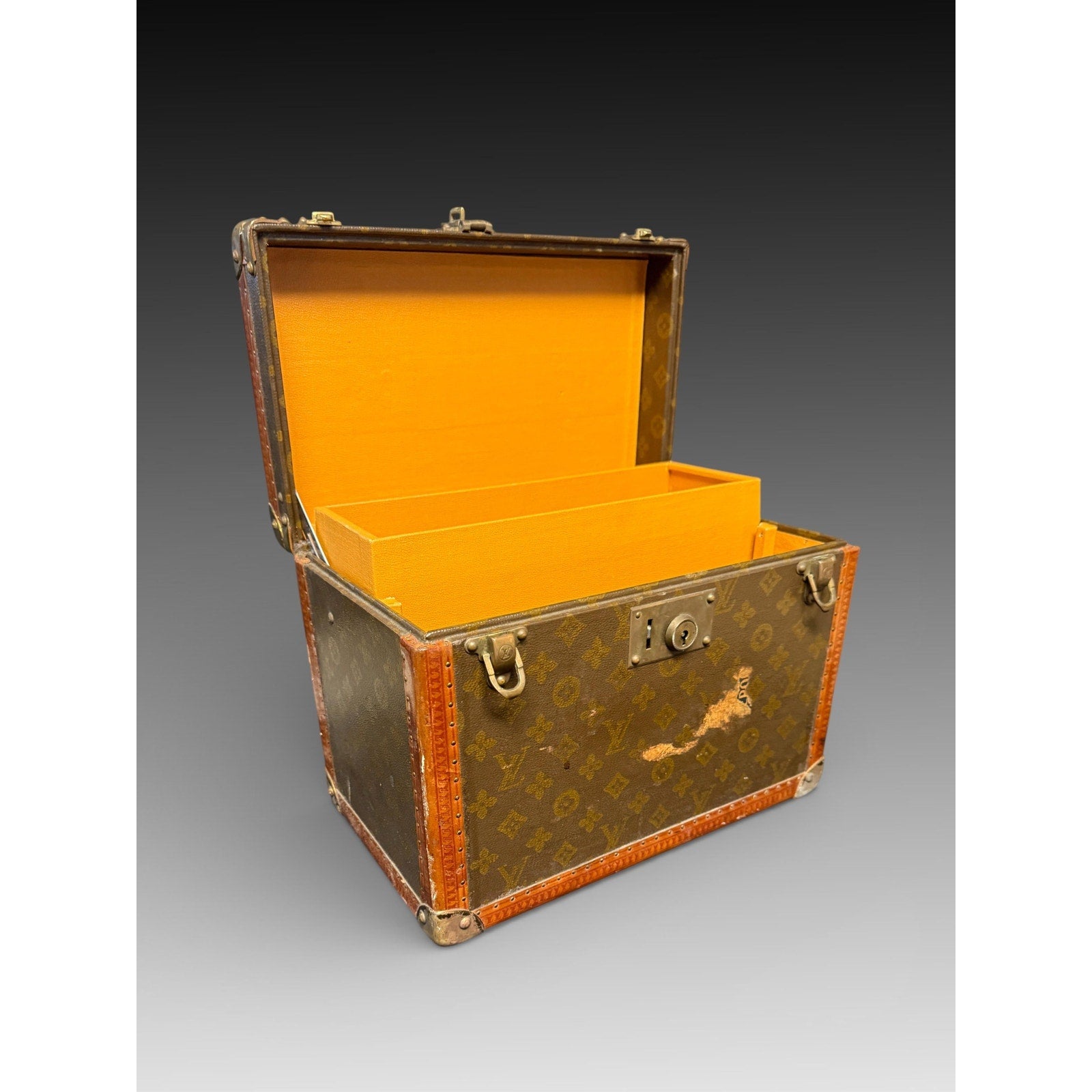 1935 Louis Vuitton Boîte Pharmacie Trunk Monogram Box 819213