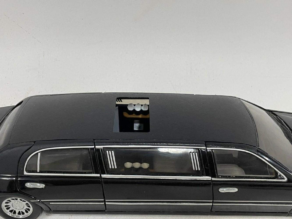 Luxury Stretch Limousine Diecast Model Large 1:18 Scale Detailed Interior