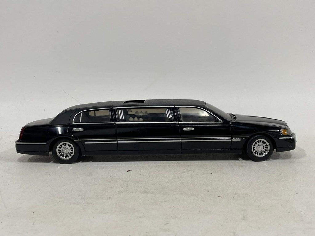 Luxury Stretch Limousine Diecast Model Large 1:18 Scale Detailed Interior