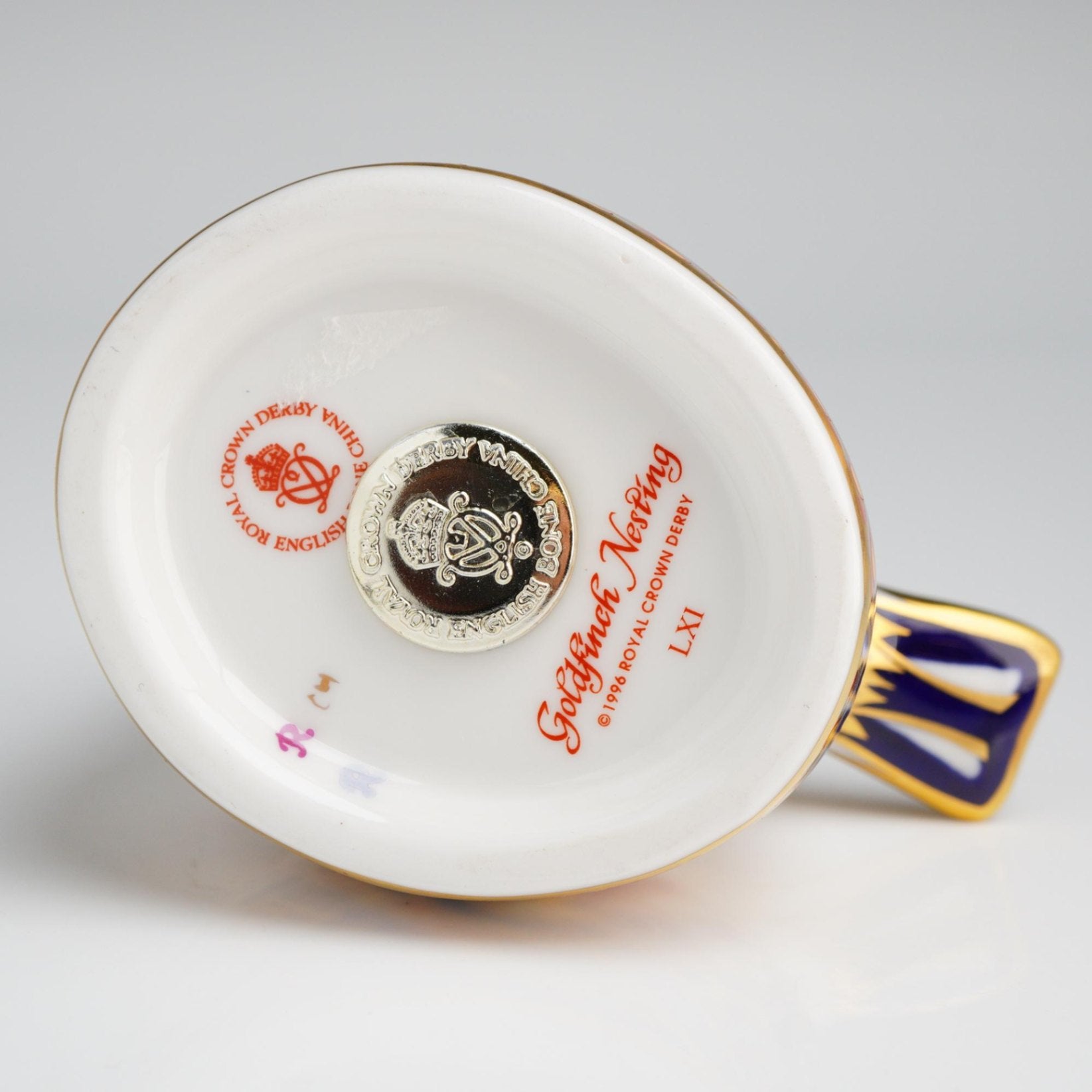Royal Crown Derby Goldfinch Nesting Paperweight Imari Palette 22k Gold 1996