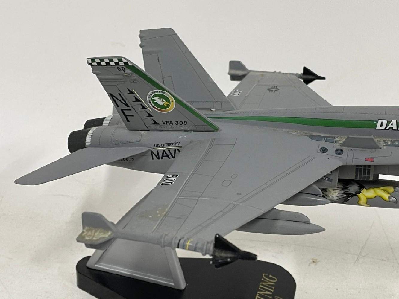 F/A-18 Hornet 1:48 Scale Model VFA-195 Dambusters U.S. Navy Livery Stand READ
