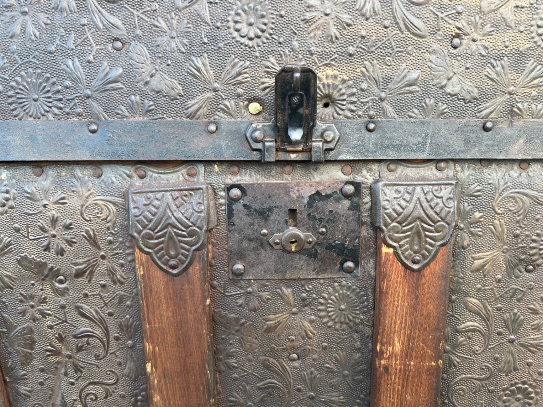 Antique Late 19th Century Dome Top Steamer Trunk - Arpeles Hartmann & Co