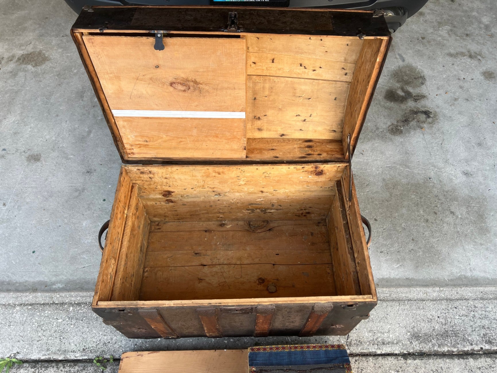 Antique Late 19th Century Dome Top Steamer Trunk - Arpeles Hartmann & Co