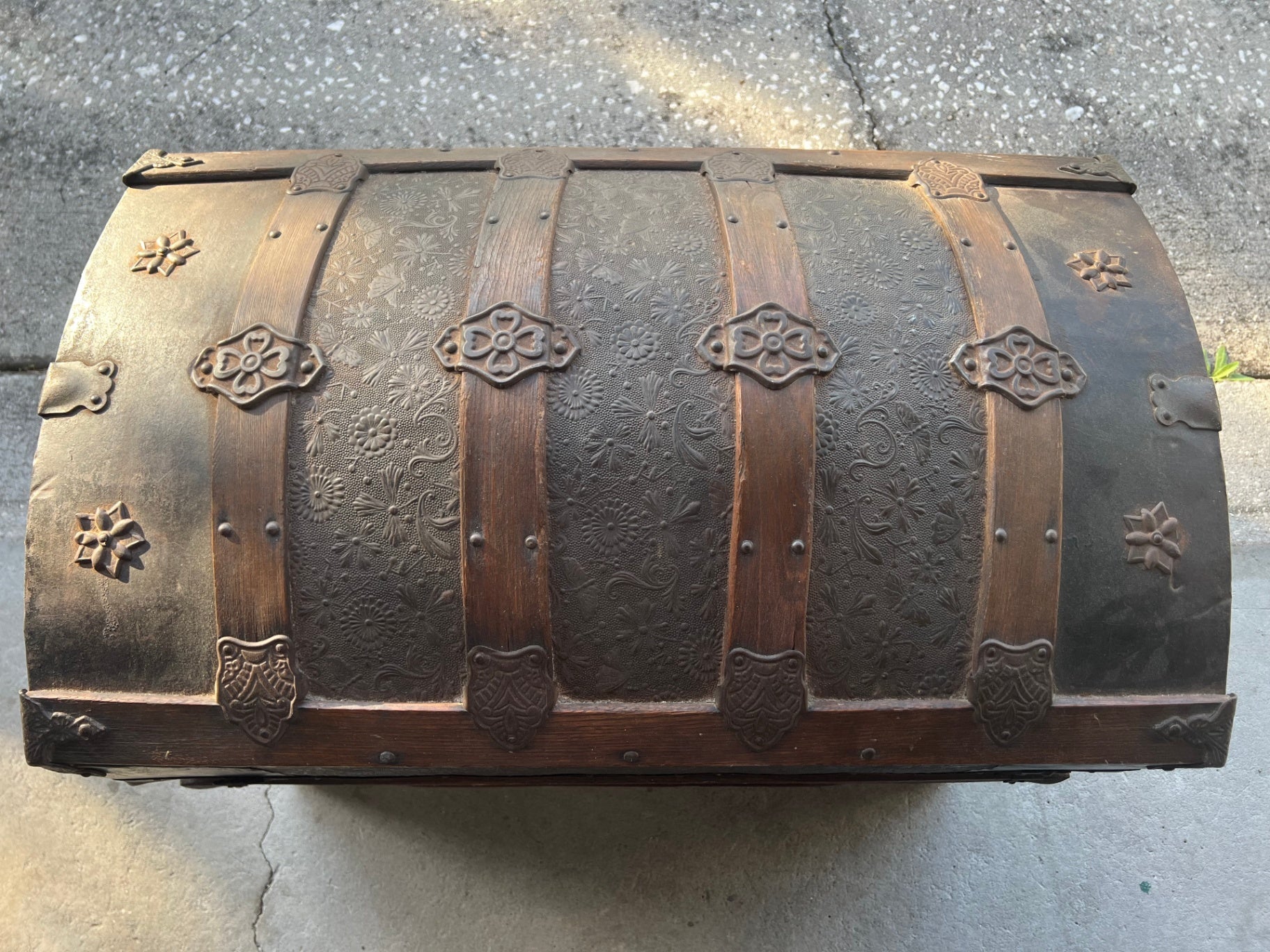 Antique Late 19th Century Dome Top Steamer Trunk - Arpeles Hartmann & Co