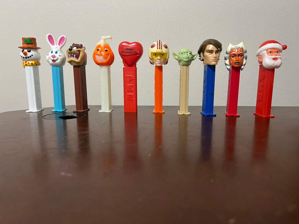 Lot of 10 PEZ - Star Wars Yoda, Taz, Santa, Frosty, Pumpkin, Big Ear Bunny