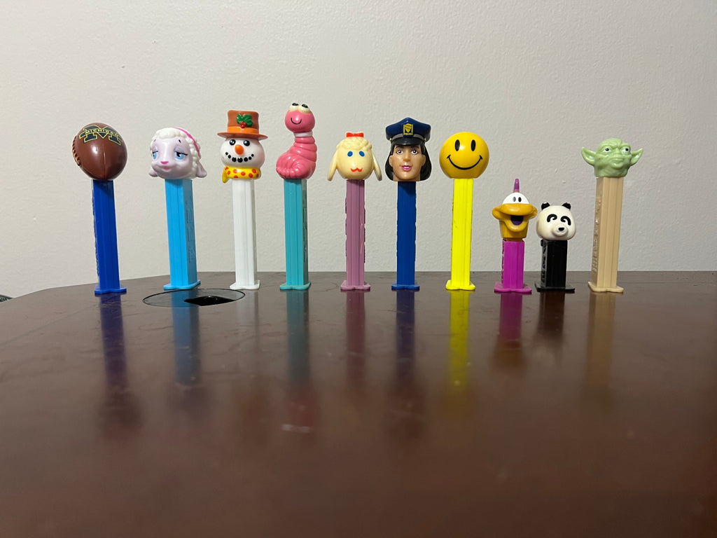Lot of 10 PEZ - Michigan Football Yoda Frosty Police Woman Minis Lambs Smile Face