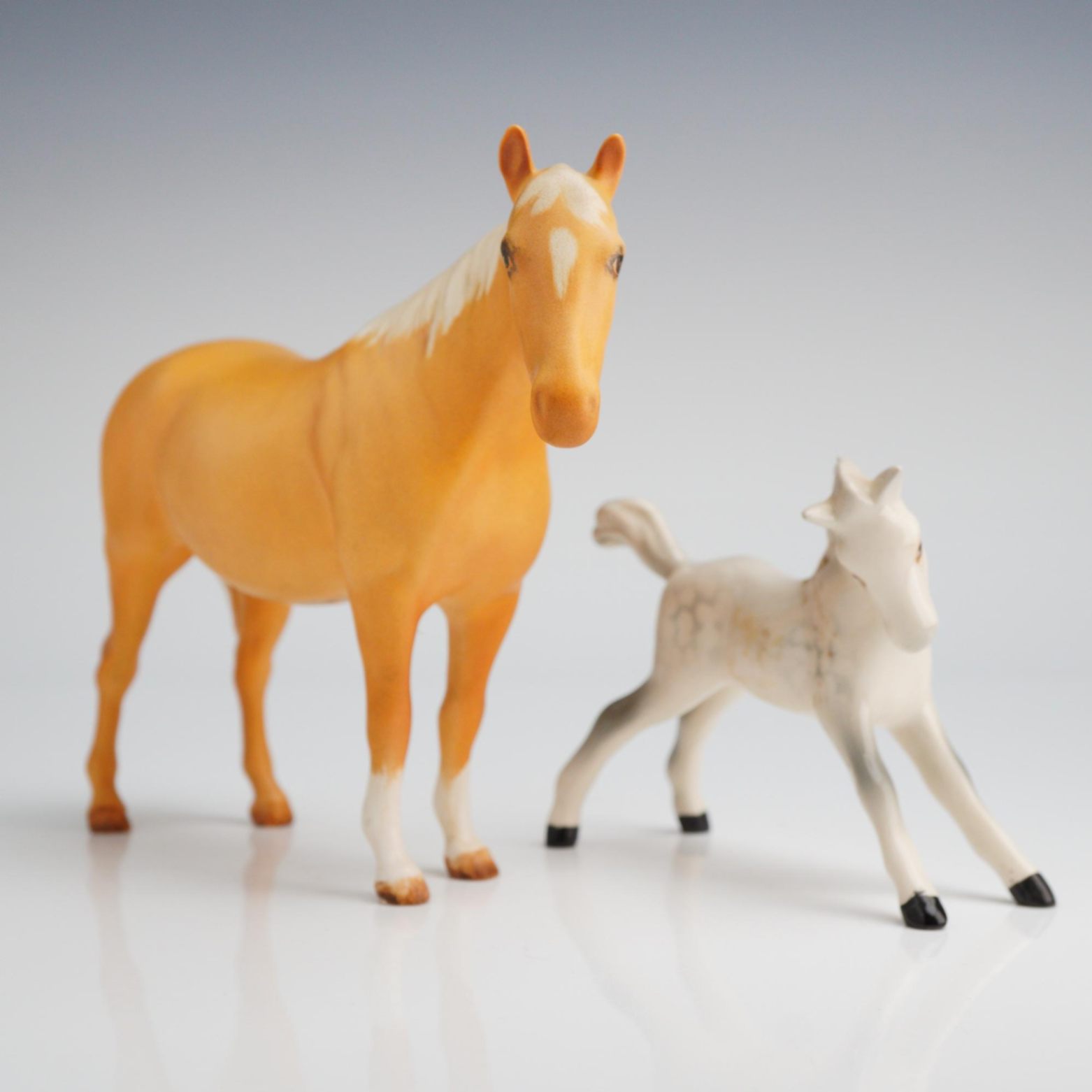 Beswick Porcelain Horse Figurines Palomino Mare & Dapple Gray Foal England 2pc
