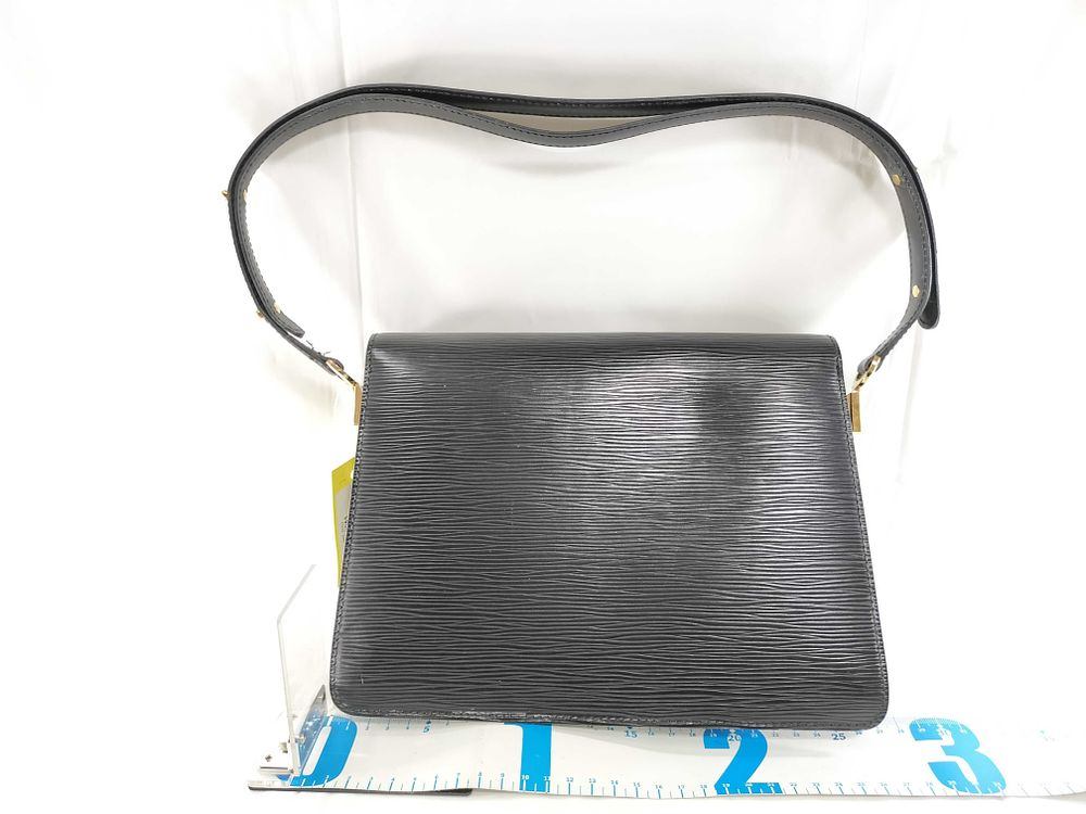 Vintage Authentic Louis Vuitton Epi Leather Free Run Shoulder Bag Black