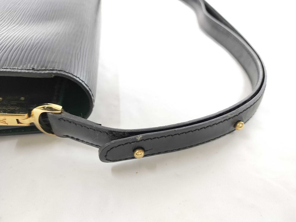 Vintage Authentic Louis Vuitton Epi Leather Free Run Shoulder Bag Black