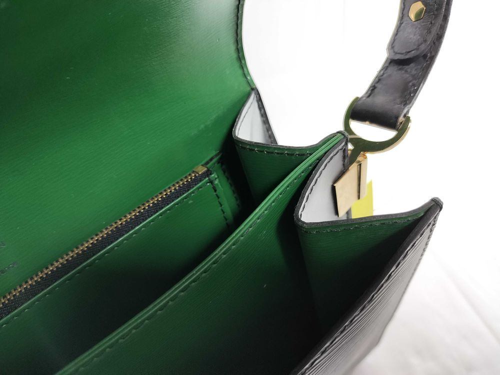 Vintage Authentic Louis Vuitton Epi Leather Free Run Shoulder Bag Black