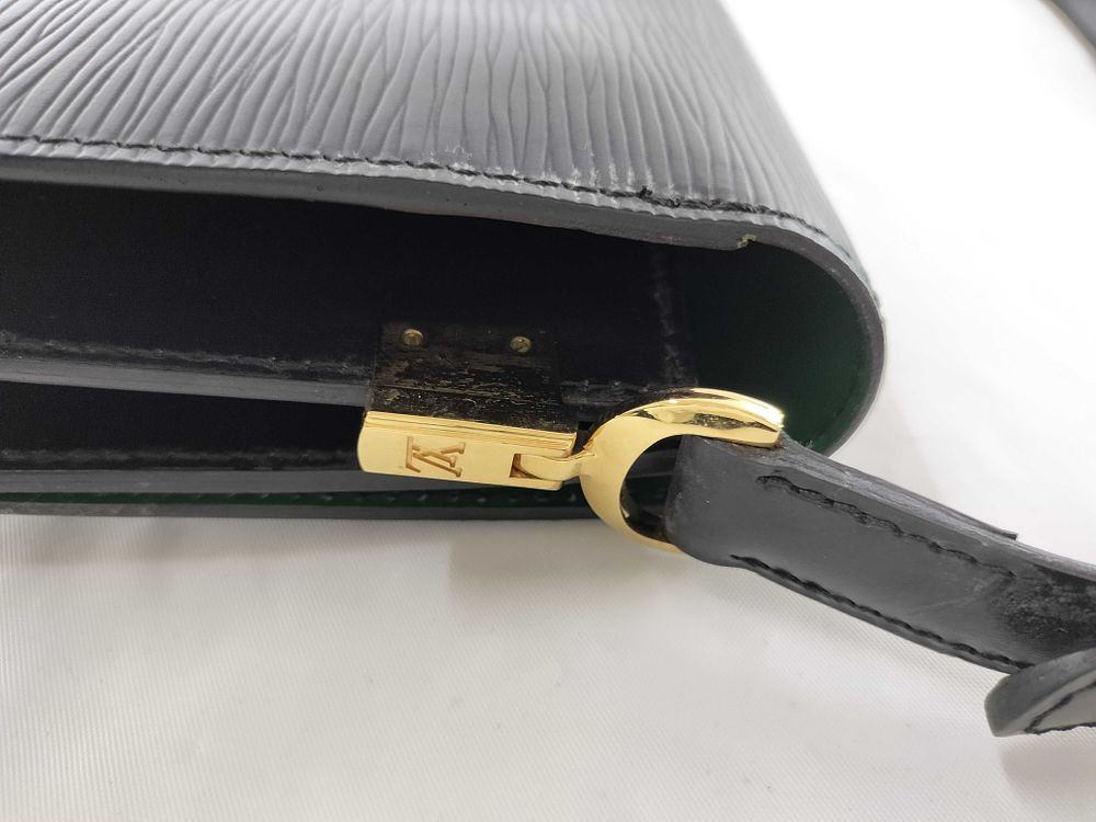 Vintage Authentic Louis Vuitton Epi Leather Free Run Shoulder Bag Black