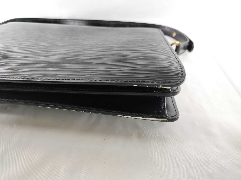 Vintage Authentic Louis Vuitton Epi Leather Free Run Shoulder Bag Black
