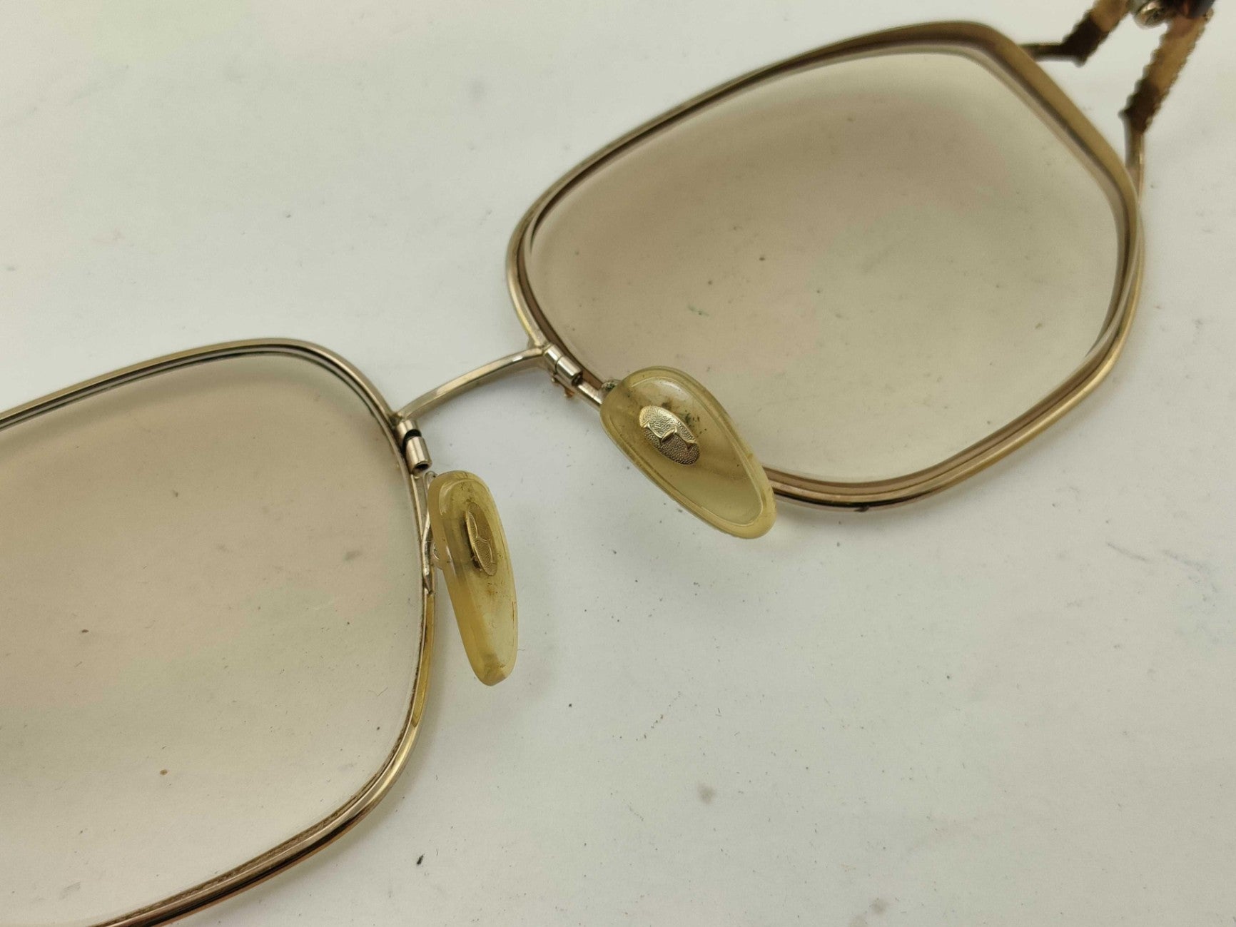 Christian Dior Vintage 2492 Gold Tone Rimless Sunglasses Light Tint Lenses