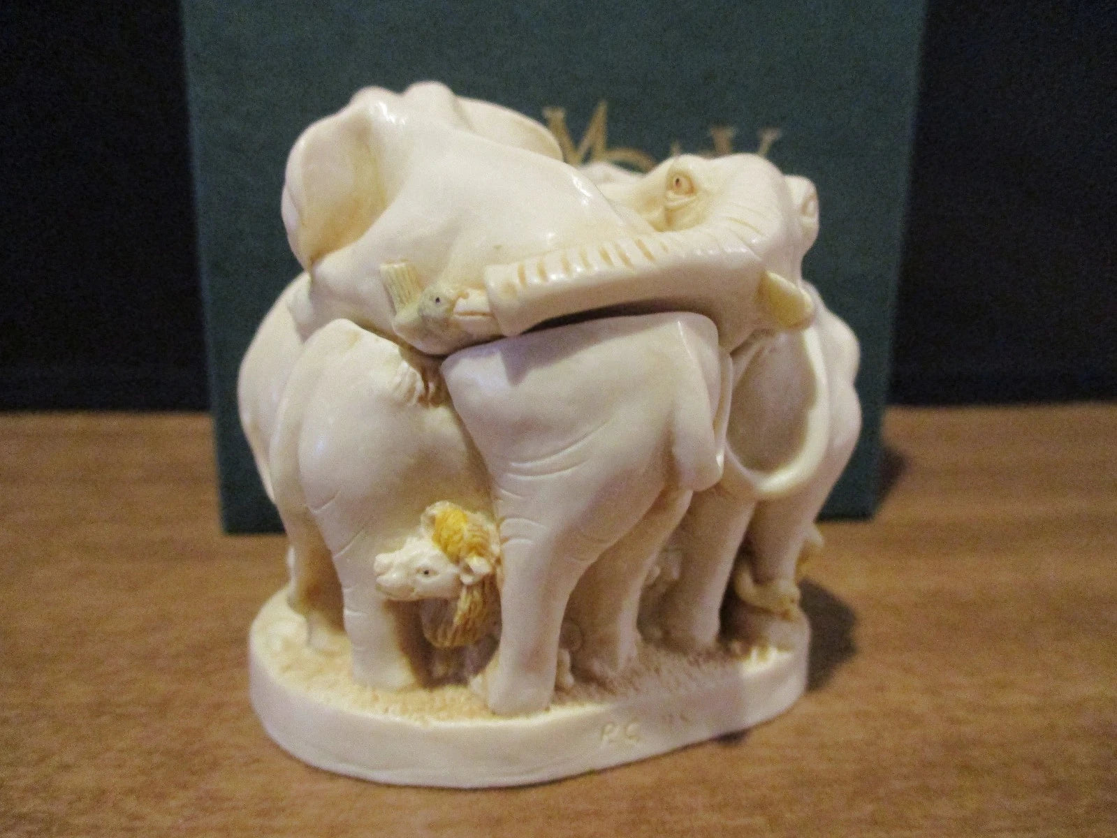 1995 Harmony Kingdom Ed's Safari Elephant Box