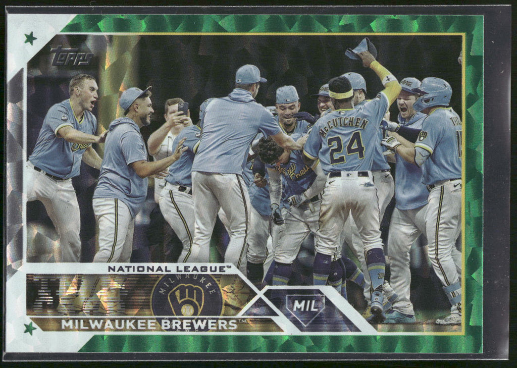 2023 Topps #533 Milwaukee Brewers Green Foil #/499