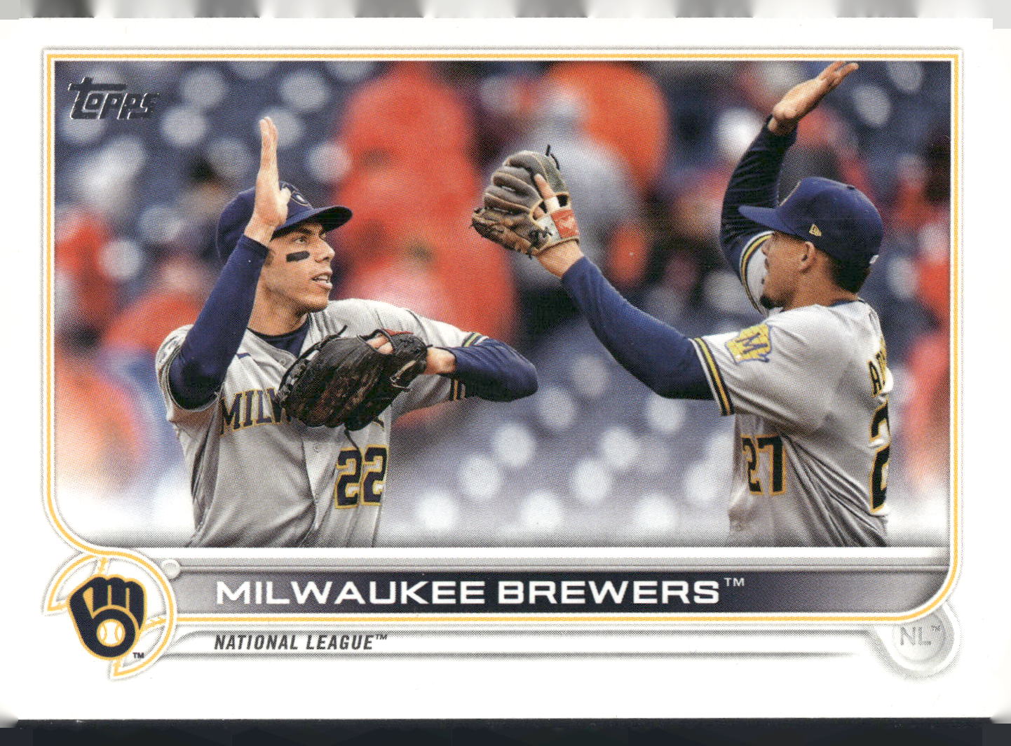 2022 Topps #597 Milwaukee Brewers