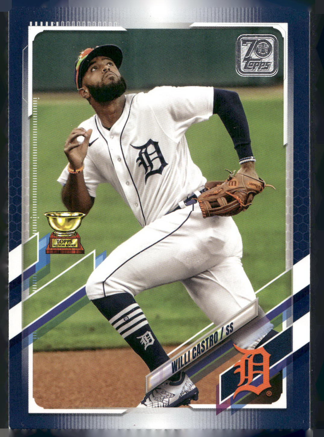 2021 Topps #339 Willi Castro Purple