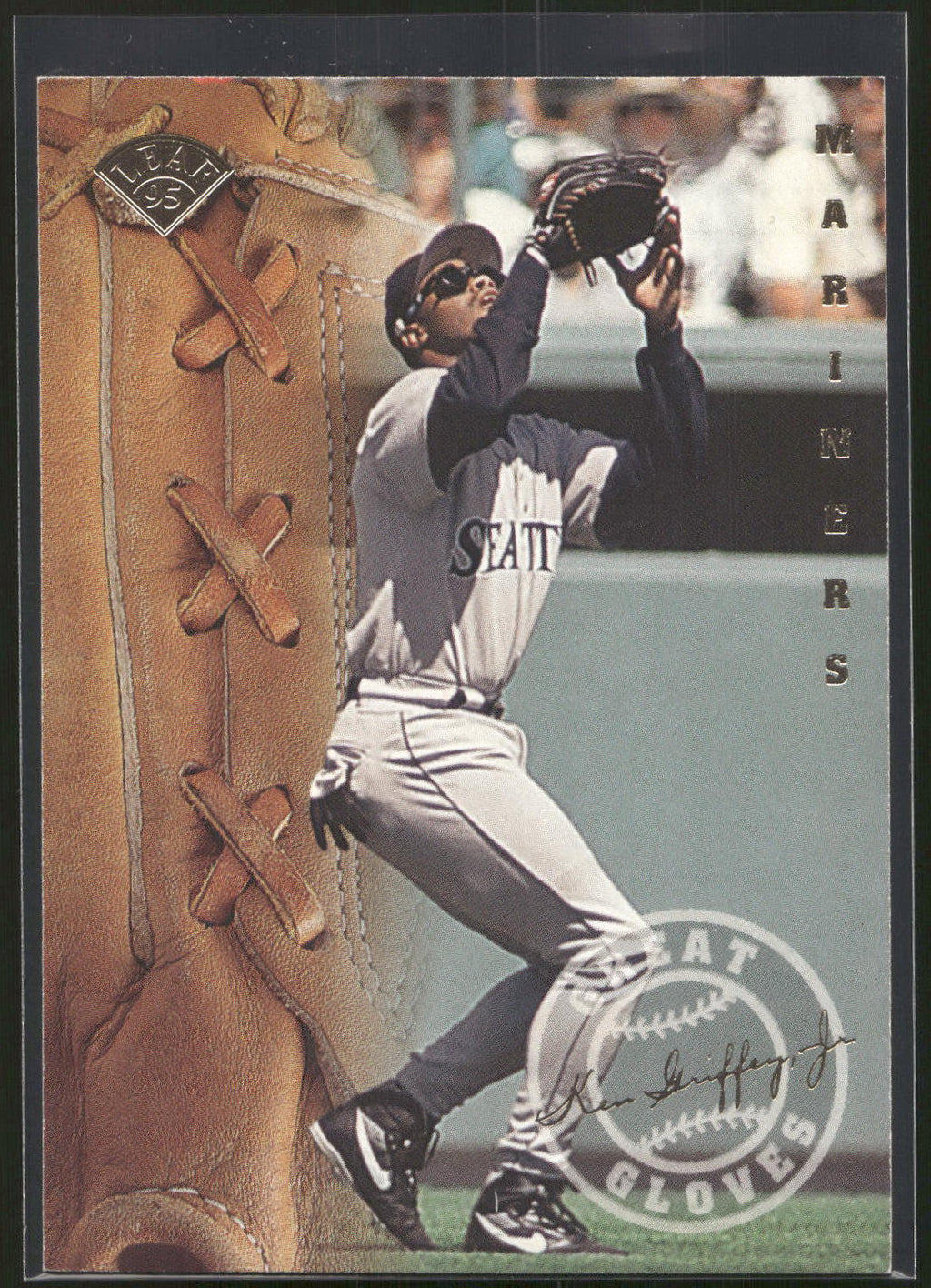 1995 Leaf #6 Ken Griffey, Jr. Great Gloves