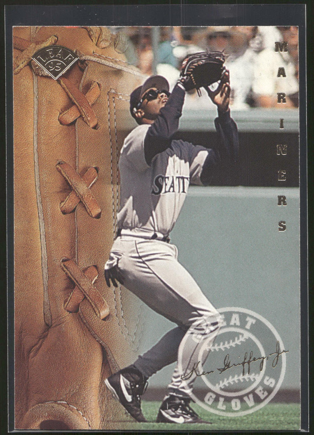 1995 Leaf #6 Ken Griffey, Jr. Great Gloves