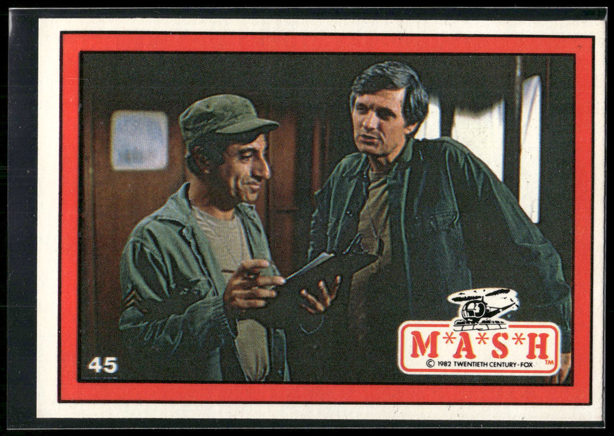 1982 Donruss M*A*S*H #45 Klinger & Hawkeye