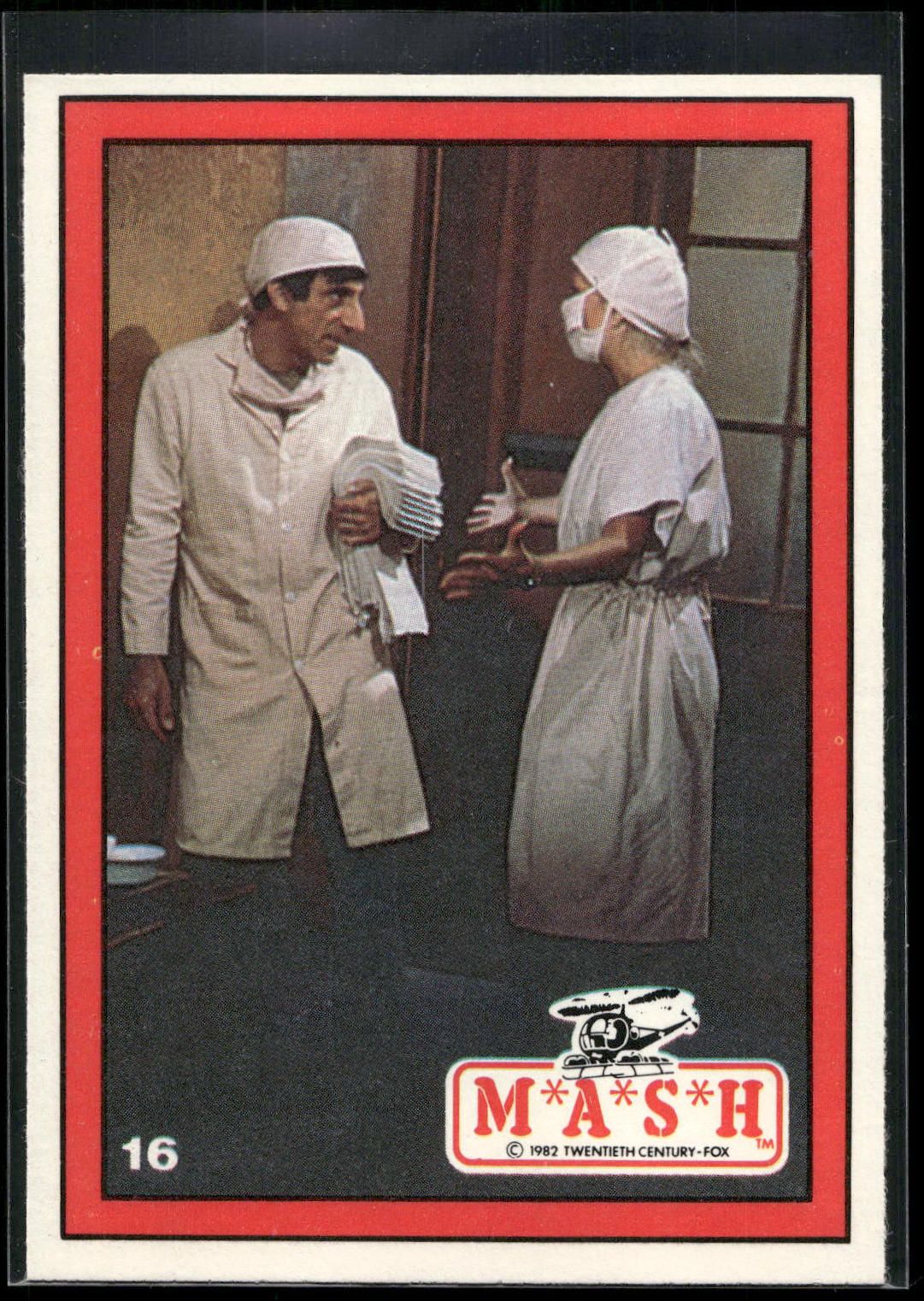 1982 Donruss M*A*S*H #16 Klinger & Margaret in pre-op