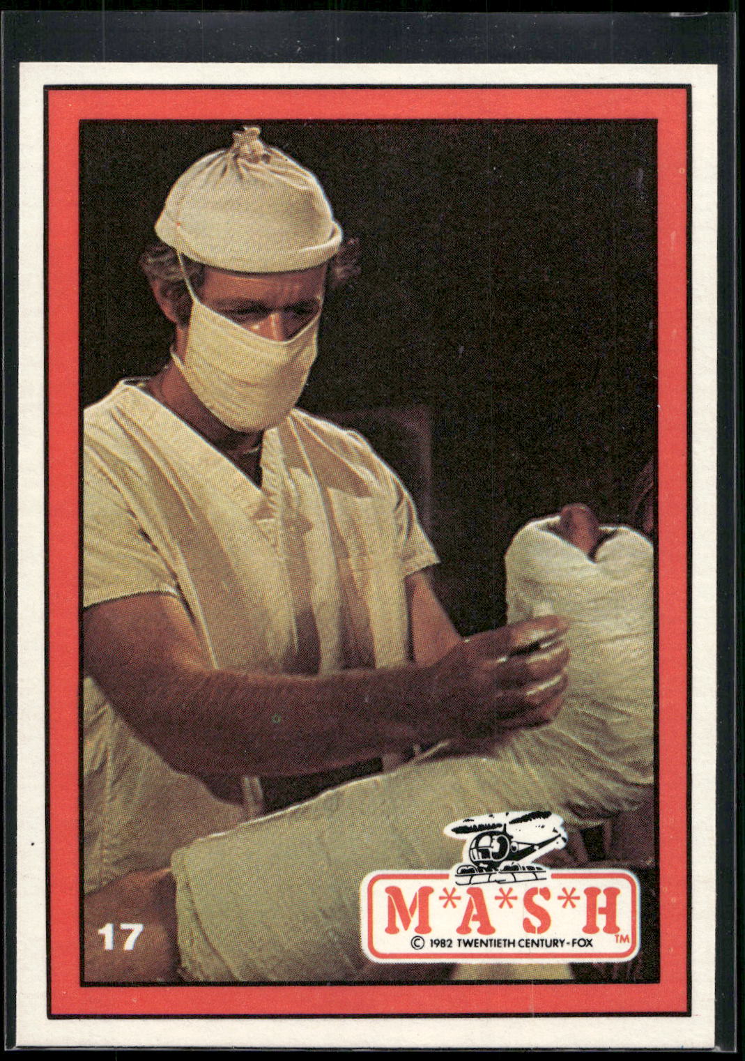 1982 Donruss M*A*S*H #17 BJ wrapping a cast