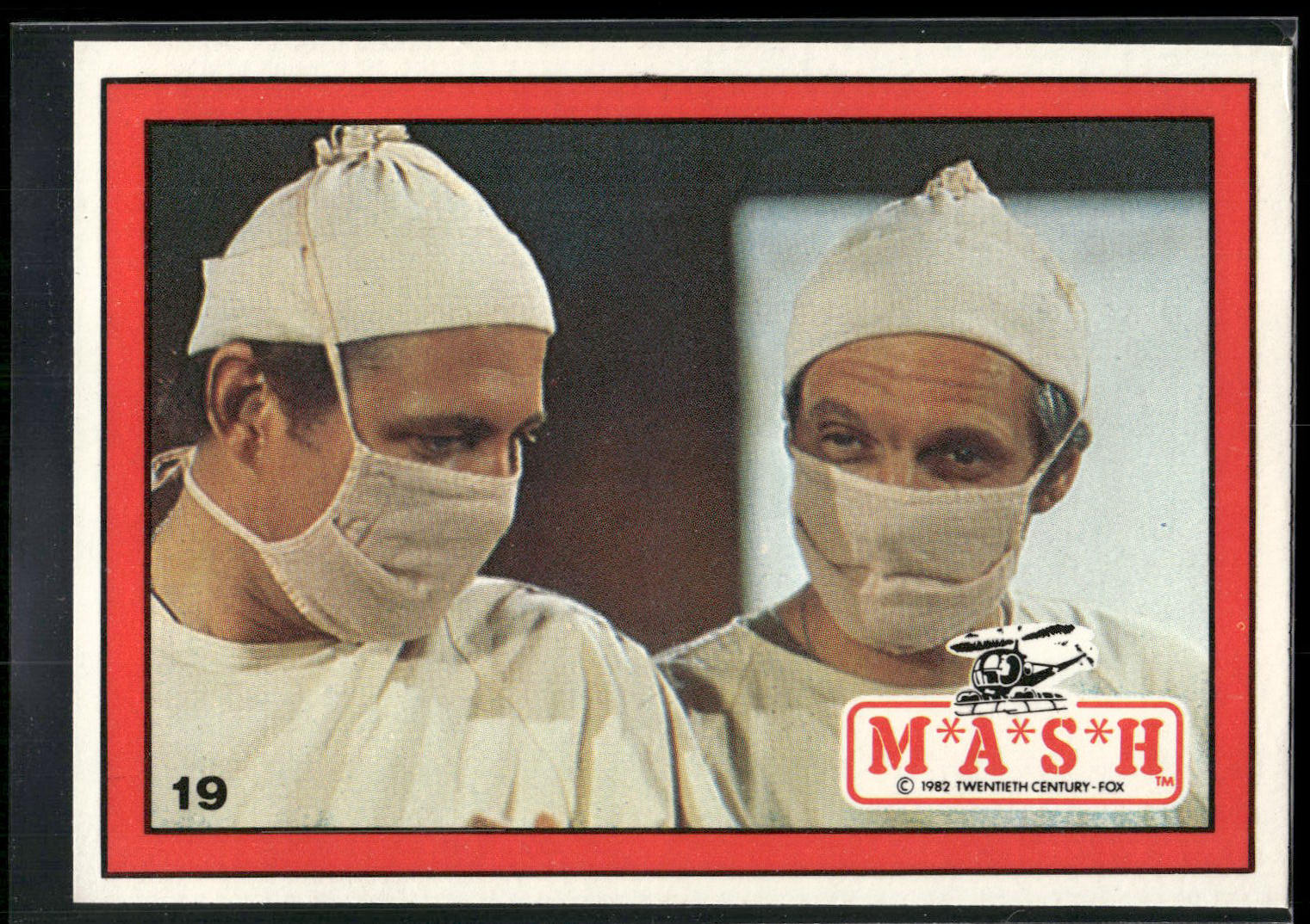 1982 Donruss M*A*S*H #19 Winchester & Hawkeye in