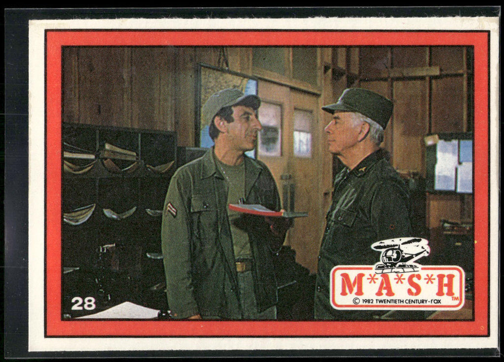1982 Donruss M*A*S*H #28 Klinger & Colonel Potter