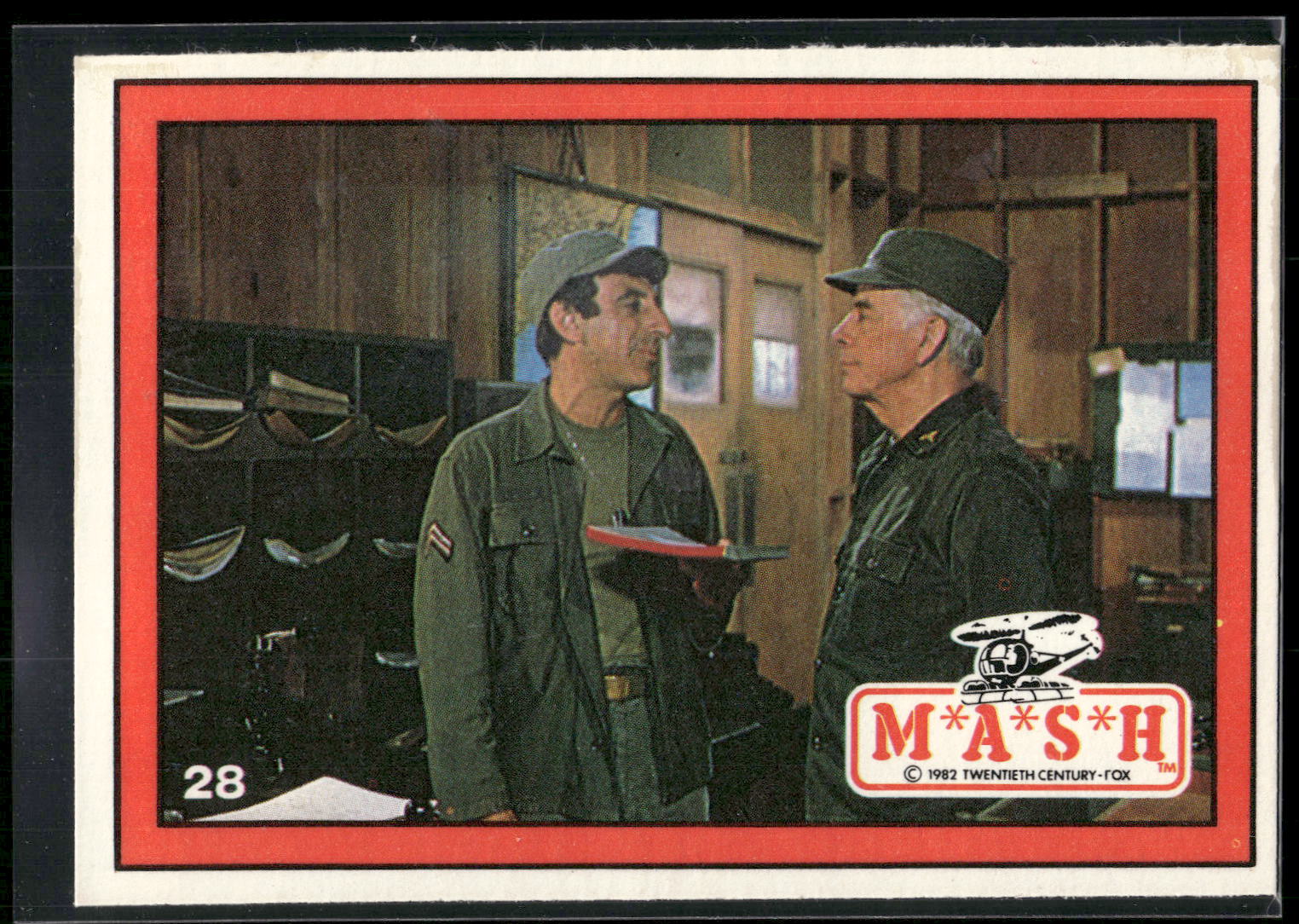 1982 Donruss M*A*S*H #28 Klinger & Colonel Potter
