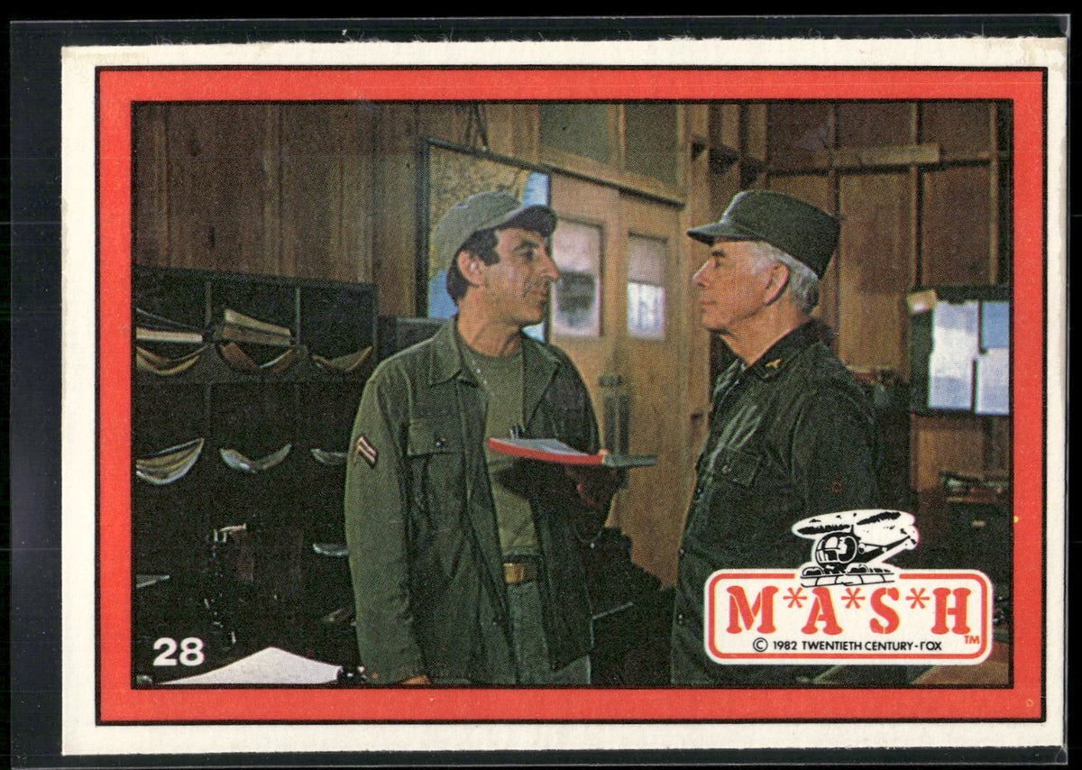 1982 Donruss M*A*S*H #28 Klinger & Colonel Potter