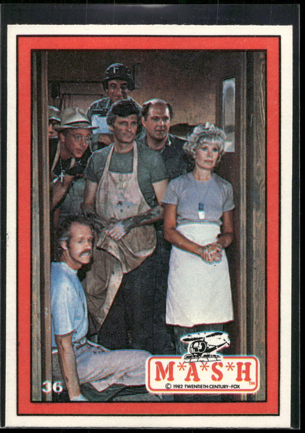 1982 Donruss M*A*S*H #36 Cast photo, doorway