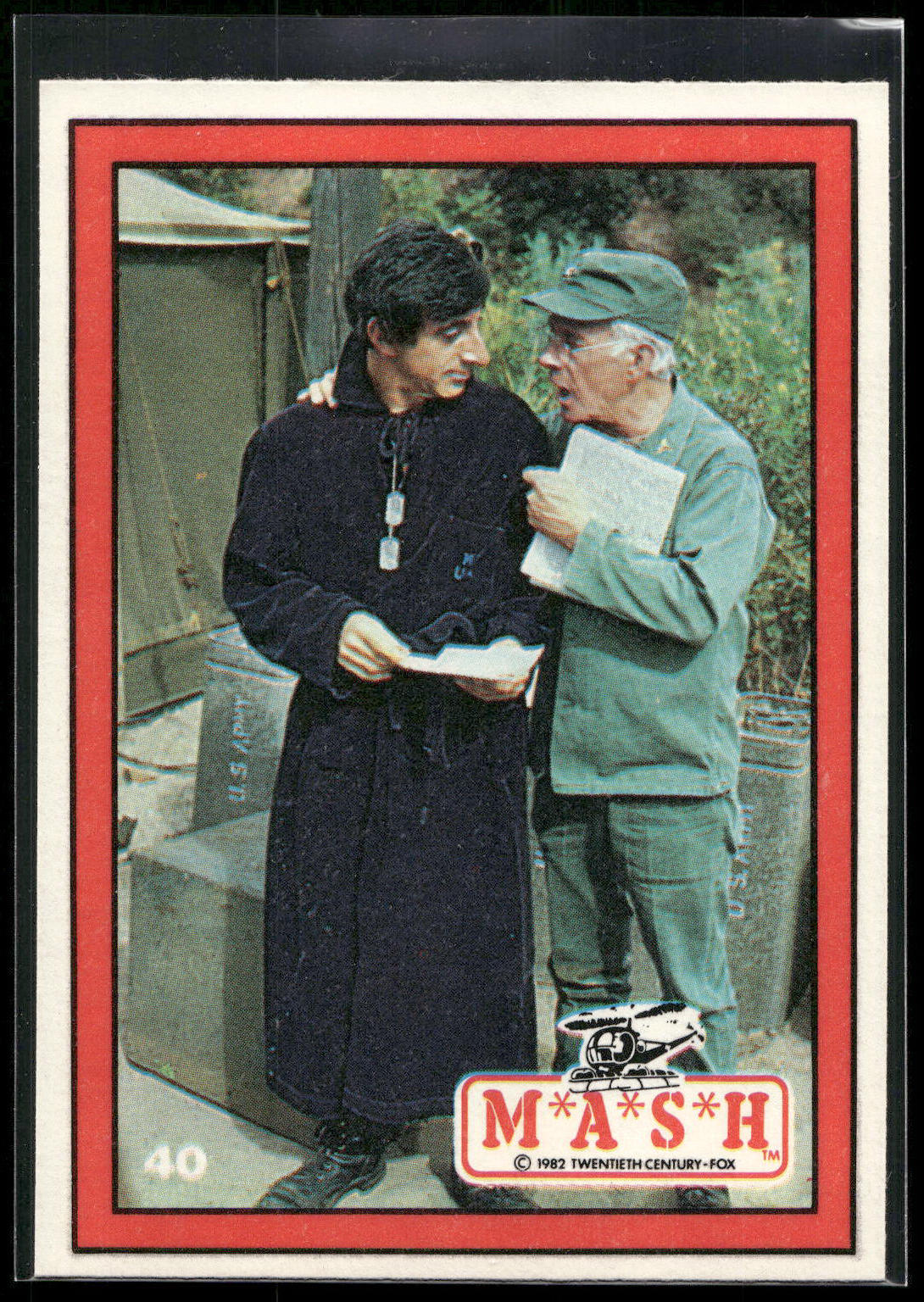 1982 Donruss M*A*S*H #40 Klinger & Colonel Potter