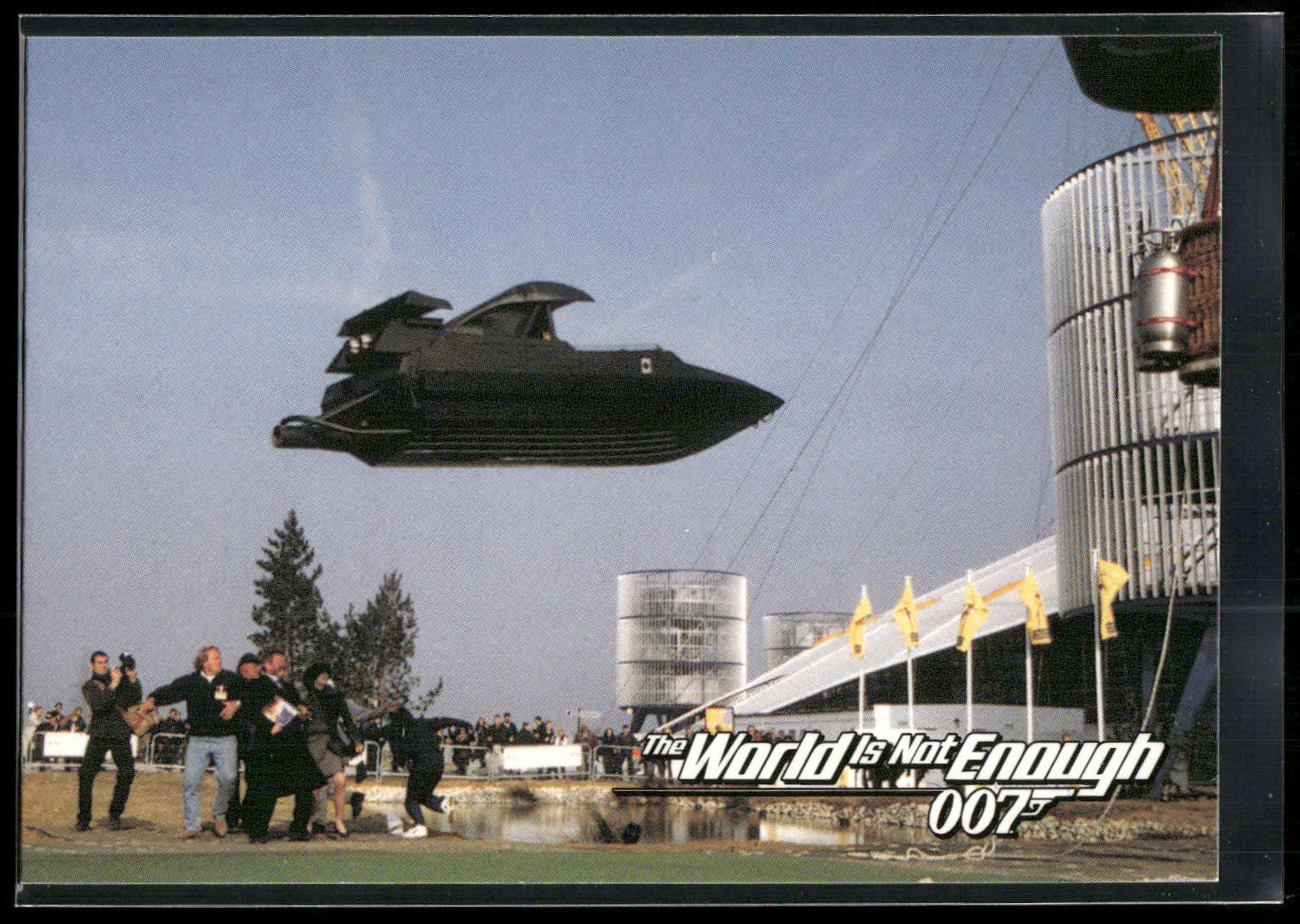1999 Inkworks James Bond The World Is Not Enough #13 Skyrider Over London