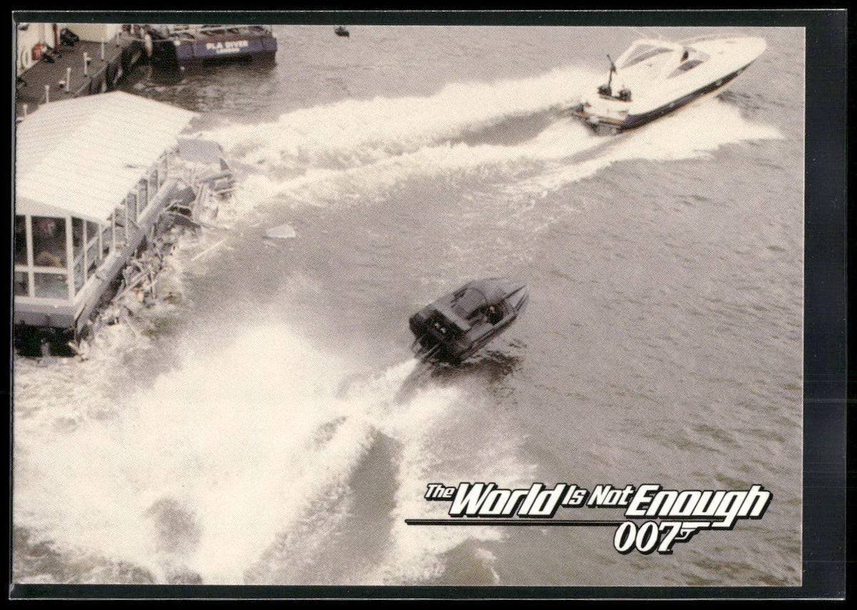 1999 Inkworks James Bond The World Is Not Enough #10 Chase Across the Thames