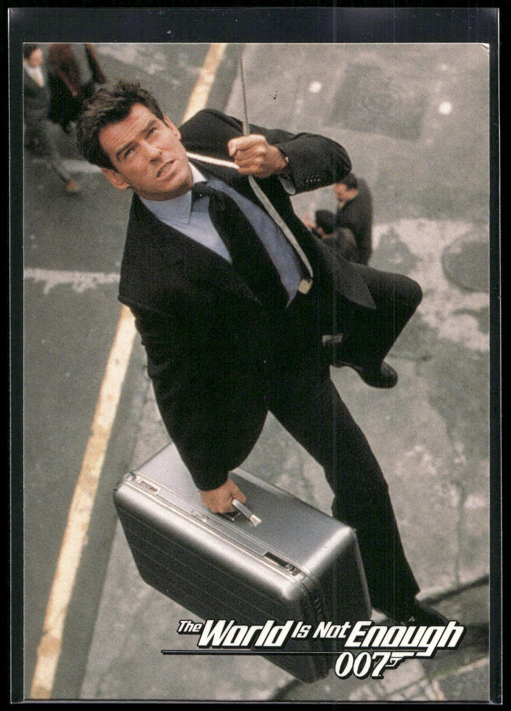 1999 Inkworks James Bond The World Is Not Enough #4 Escaping with the Money