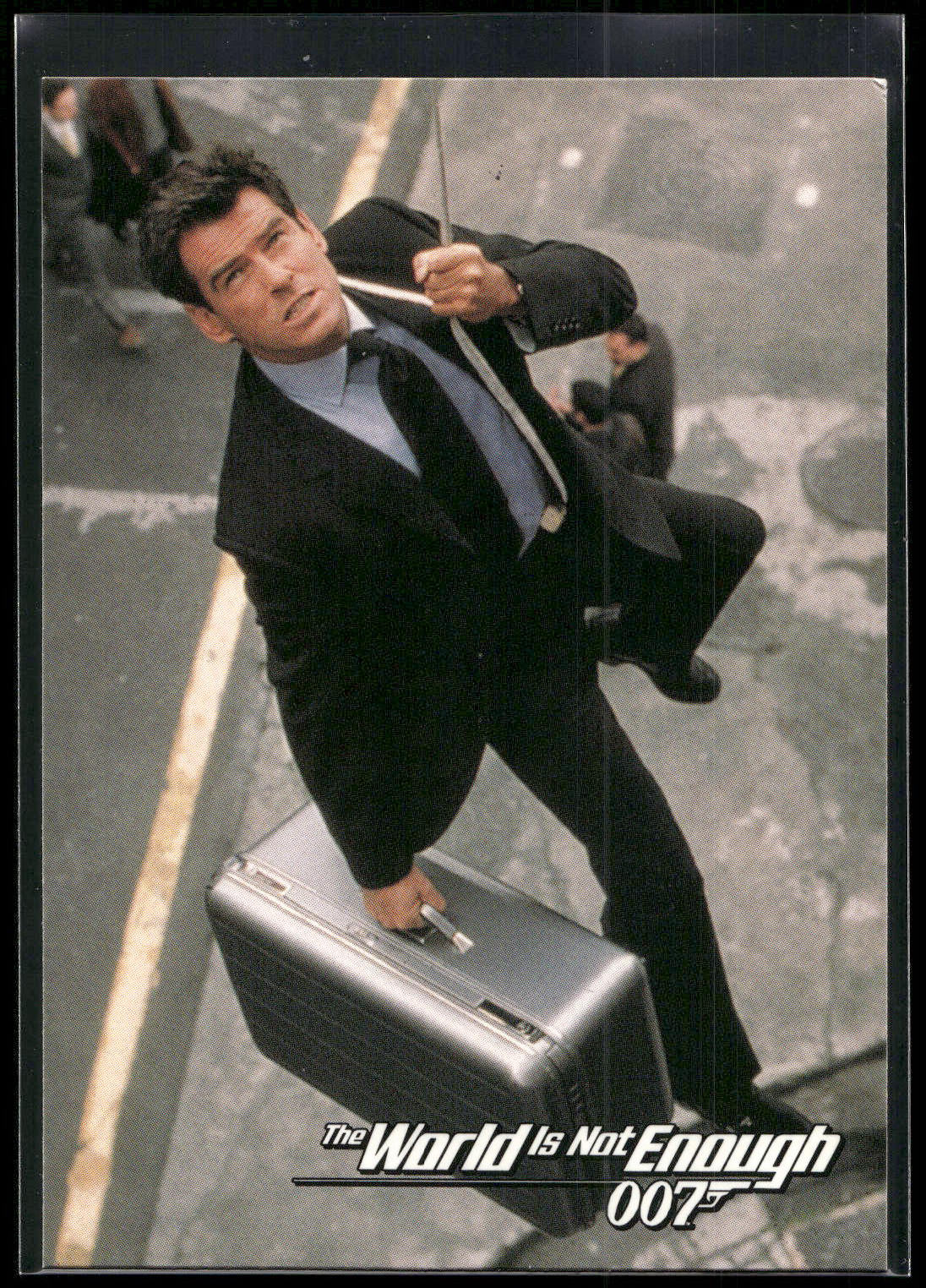 1999 Inkworks James Bond The World Is Not Enough #4 Escaping with the Money