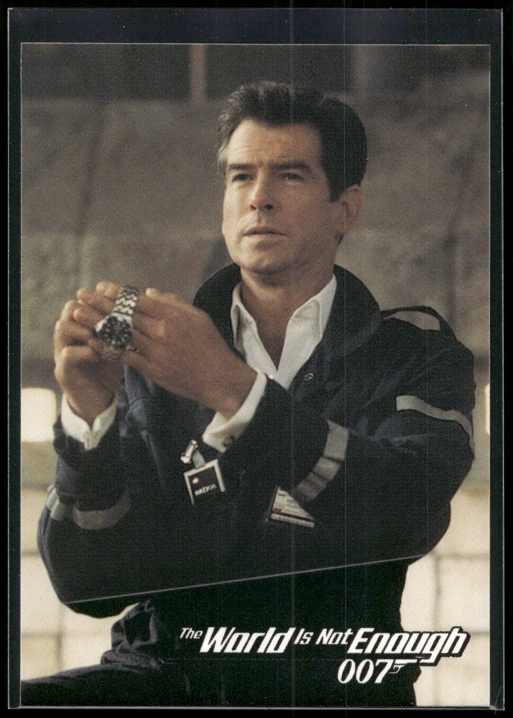 1999 Inkworks James Bond The World Is Not Enough #36 Using the Q-Line