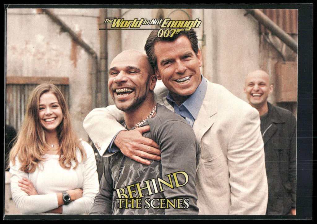 1999 Inkworks James Bond The World Is Not Enough #74 Everybody Say "Cheese"