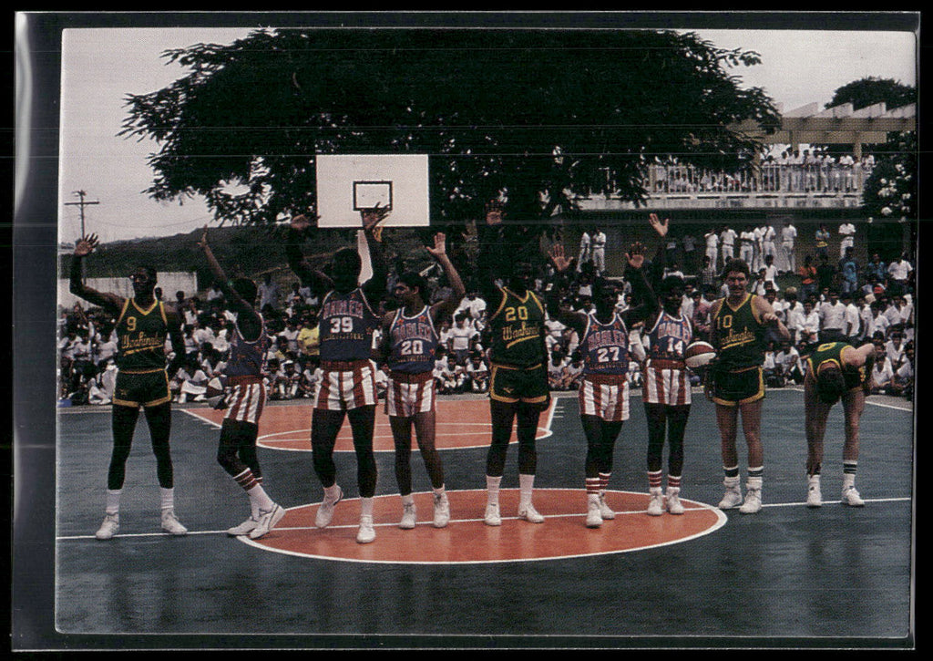 1992 Comic Images Harlem Globetrotters #24 Magic Powers