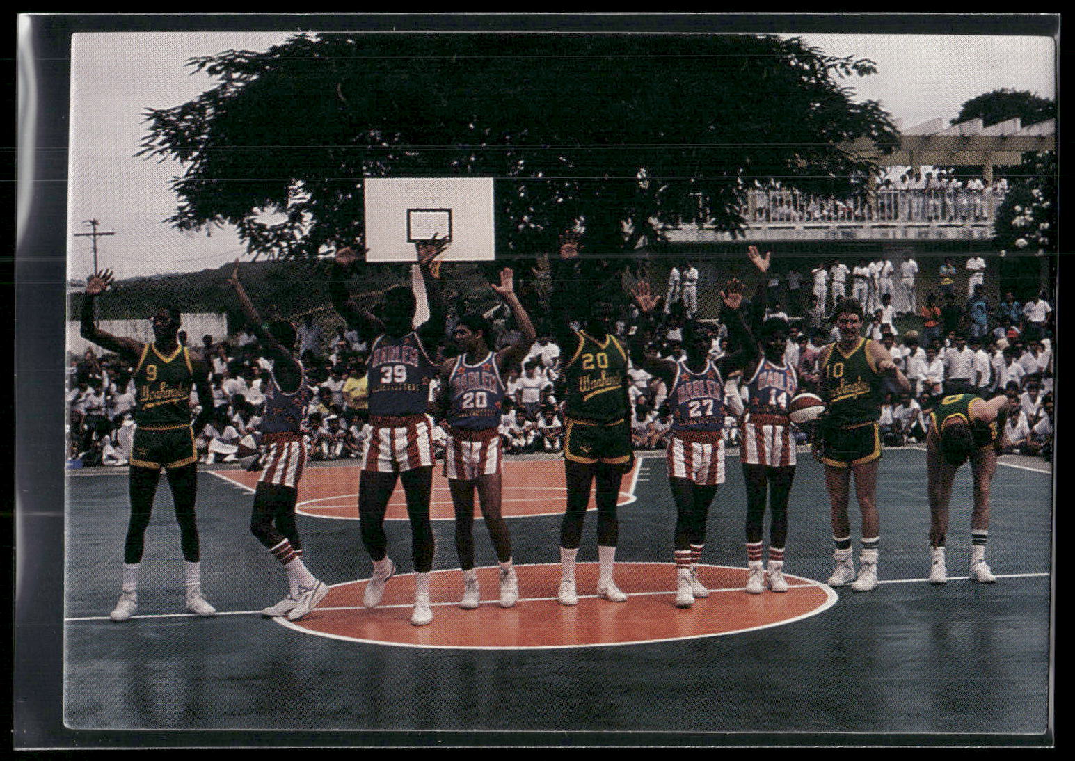 1992 Comic Images Harlem Globetrotters #24 Magic Powers