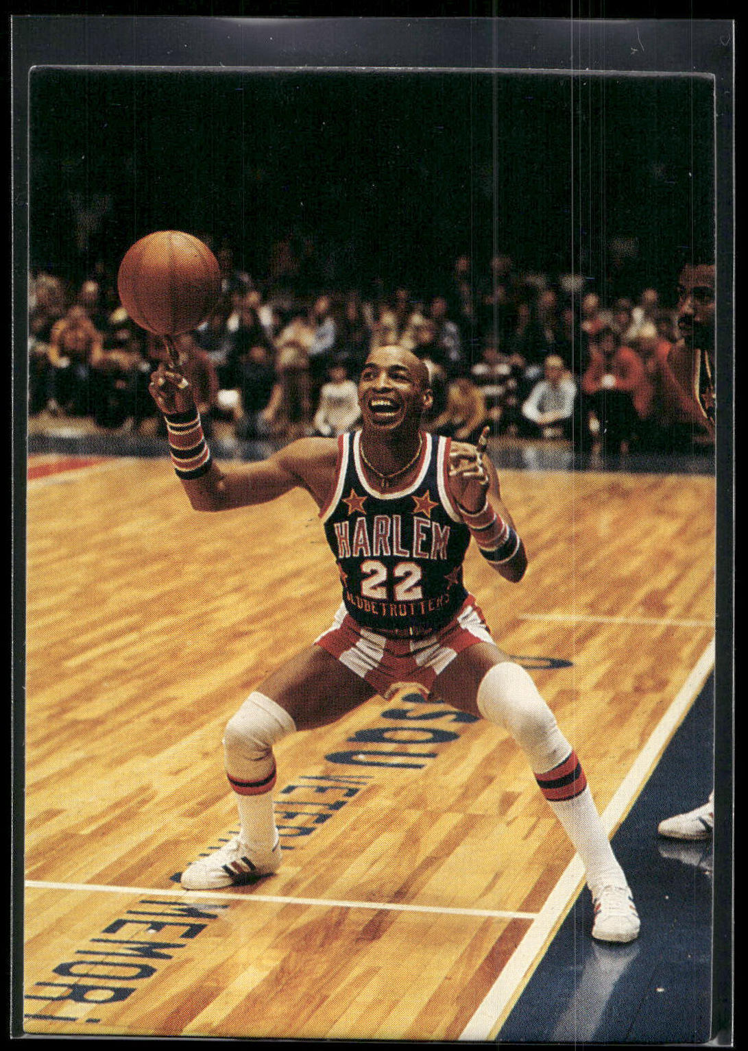 1992 Comic Images Harlem Globetrotters #70 Carrying the Torch