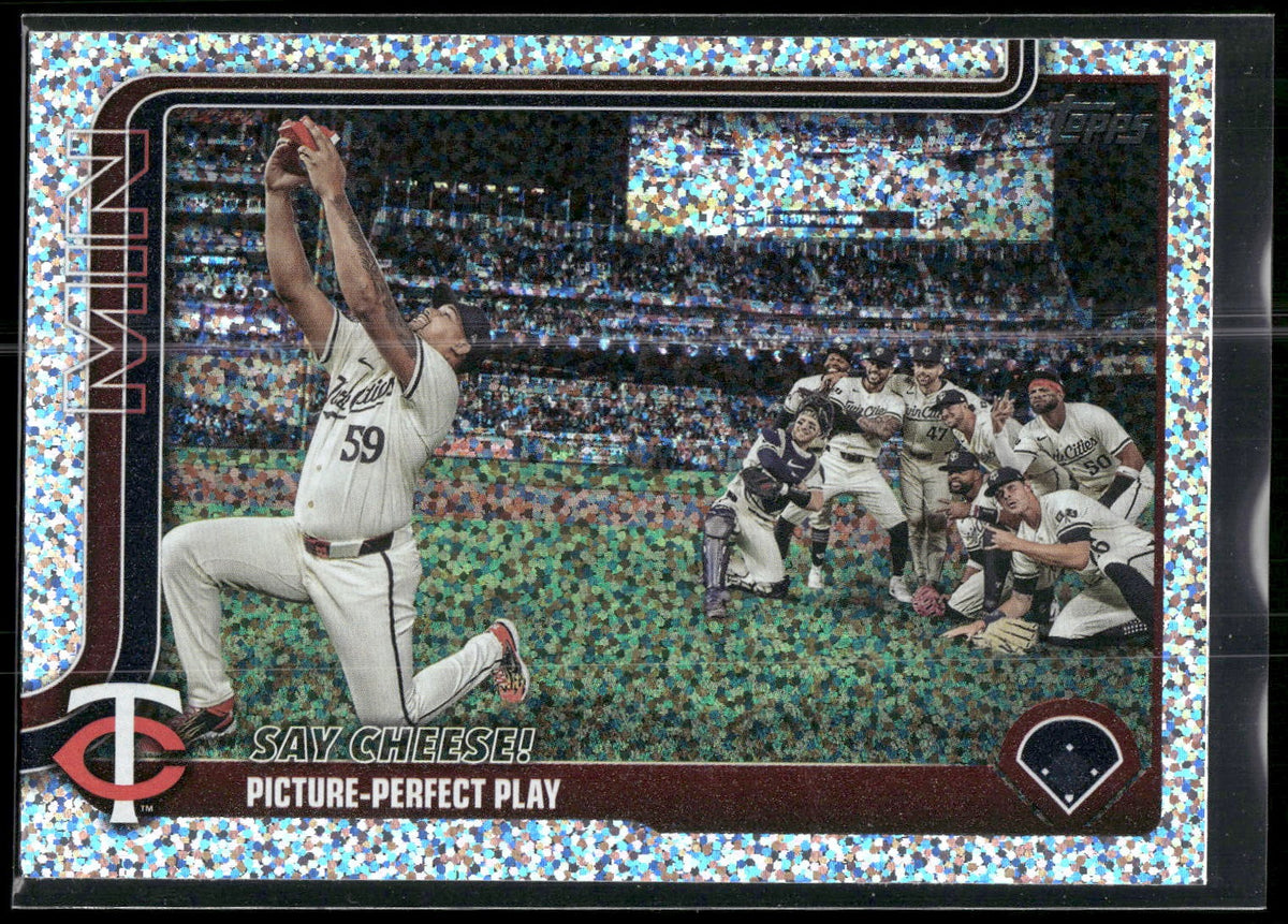 2025 Topps #81 Say Cheese! Picture-Perfect Play Sandglitter