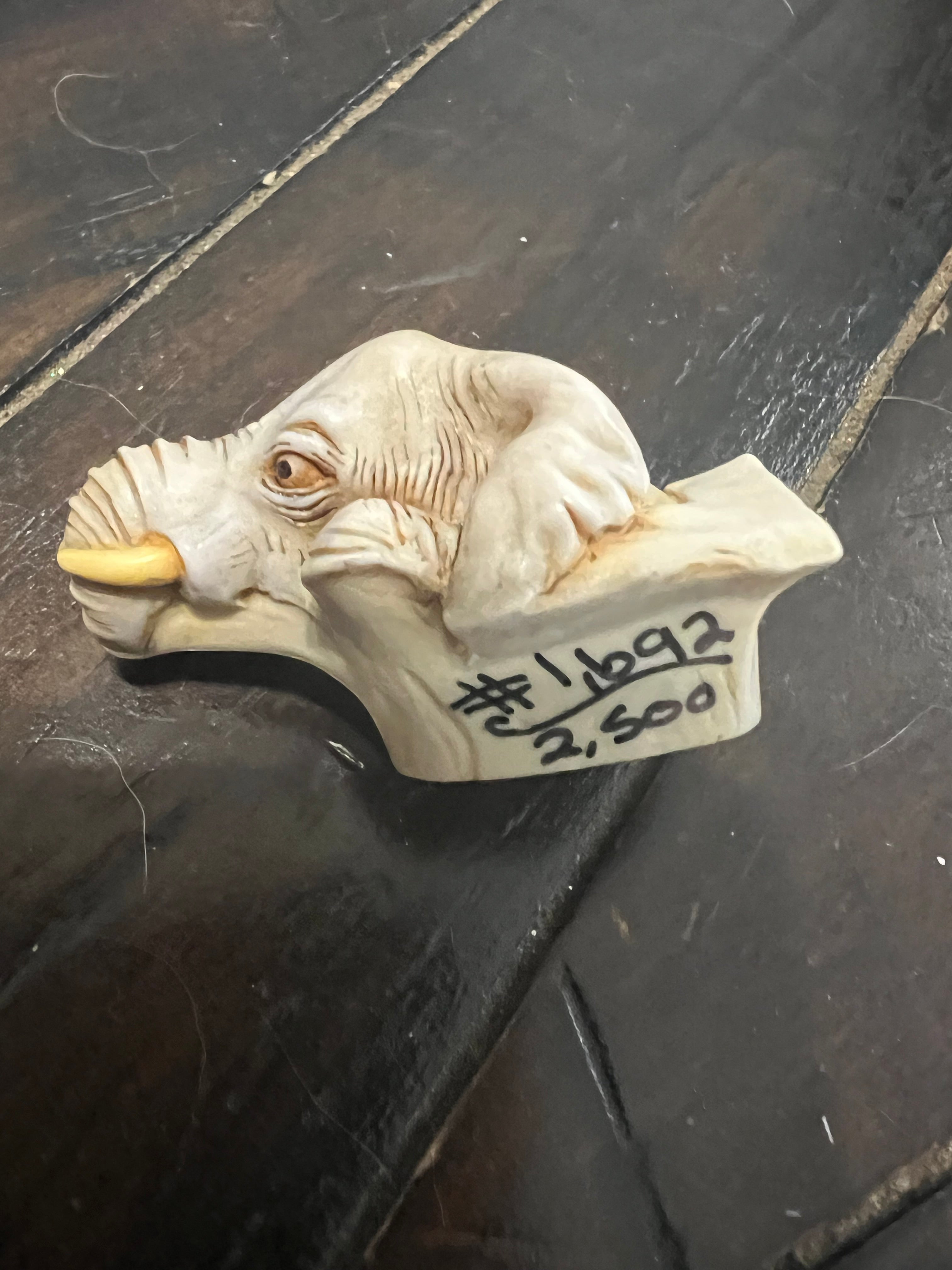 2004 Harmony Kingdom Heavy Petting Box Figurine Signed 1692/2500